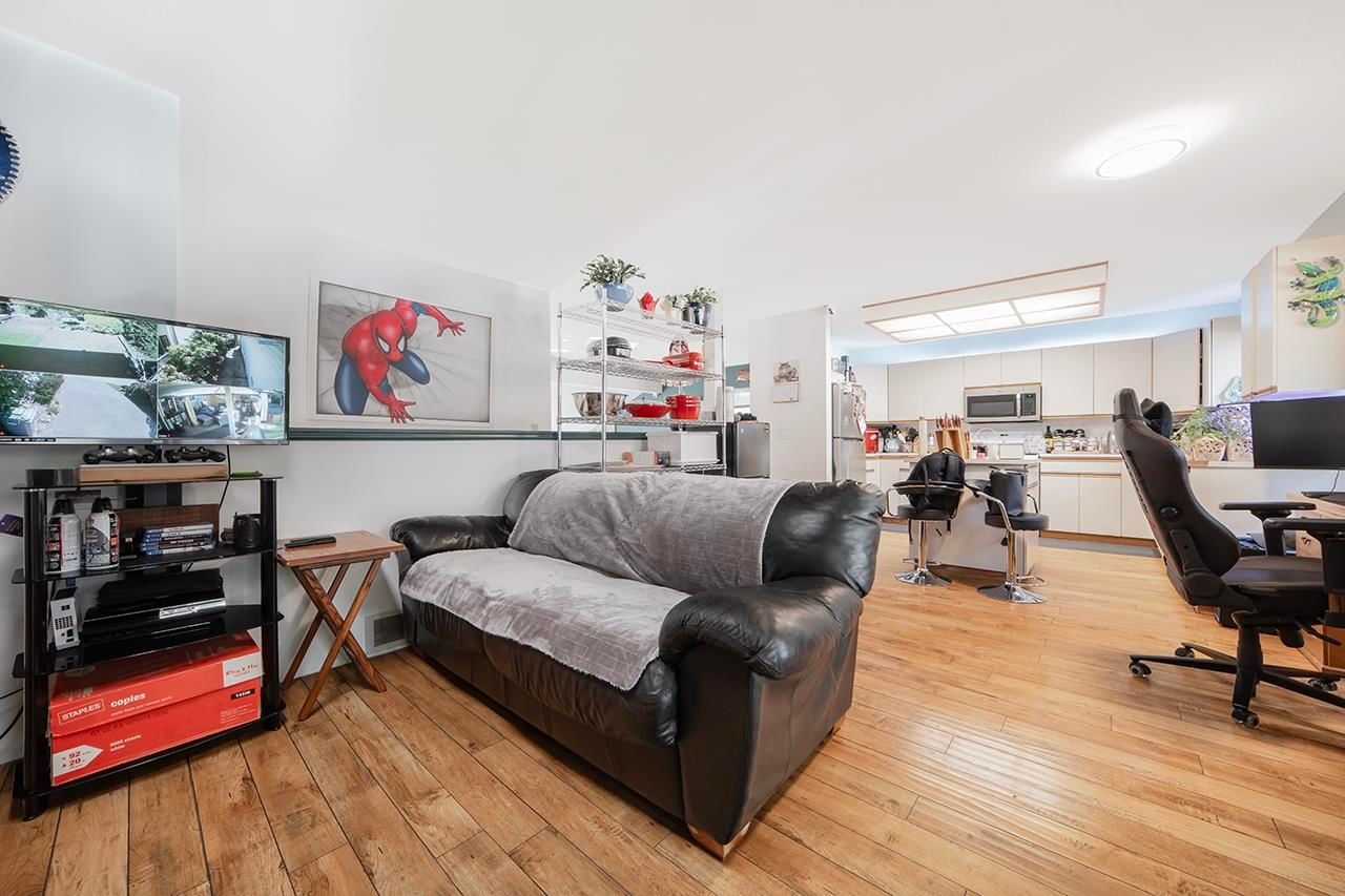 Listing Image 10