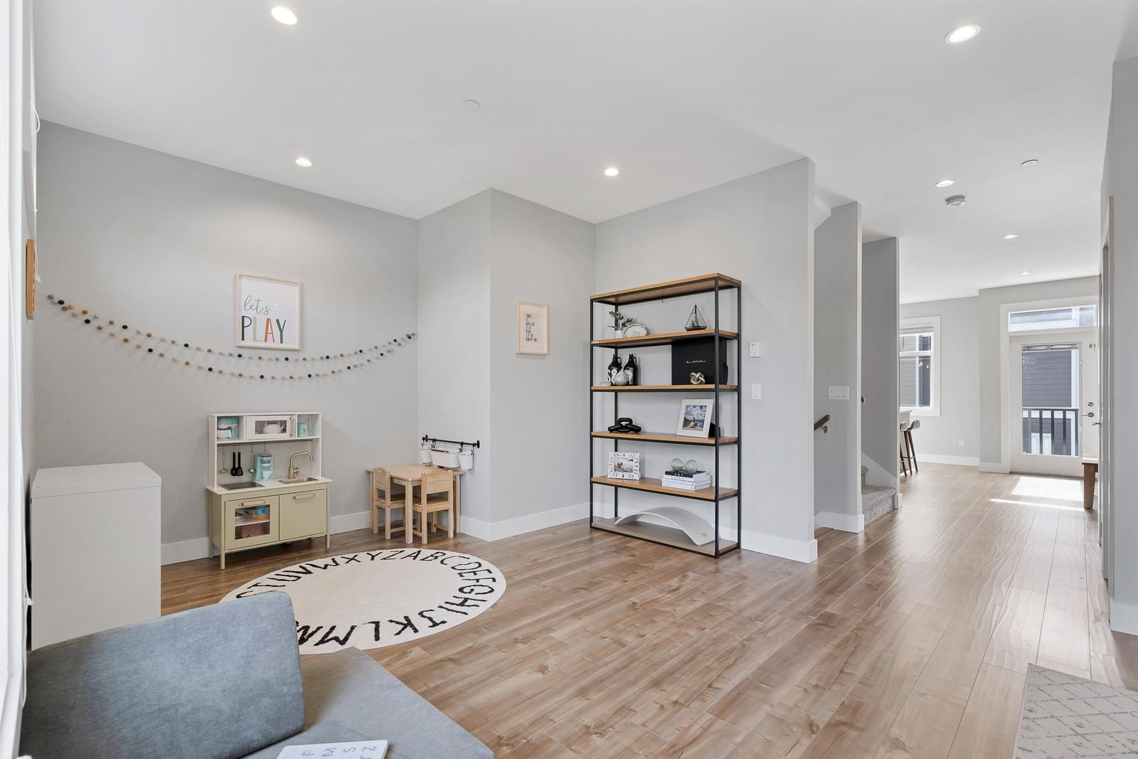 Listing Image 12