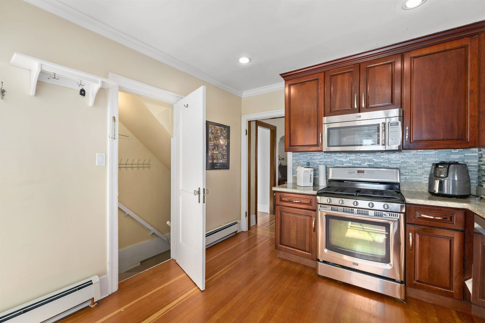 Listing Image 10