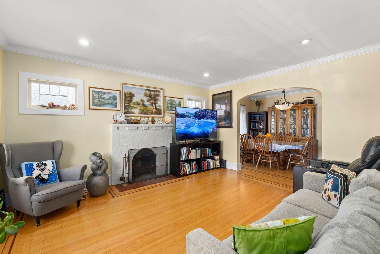 Listing Image 4