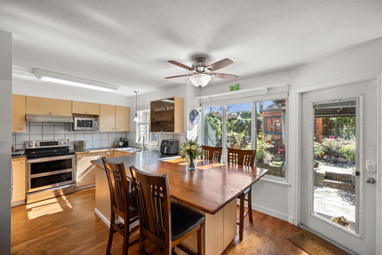 Listing Image 12