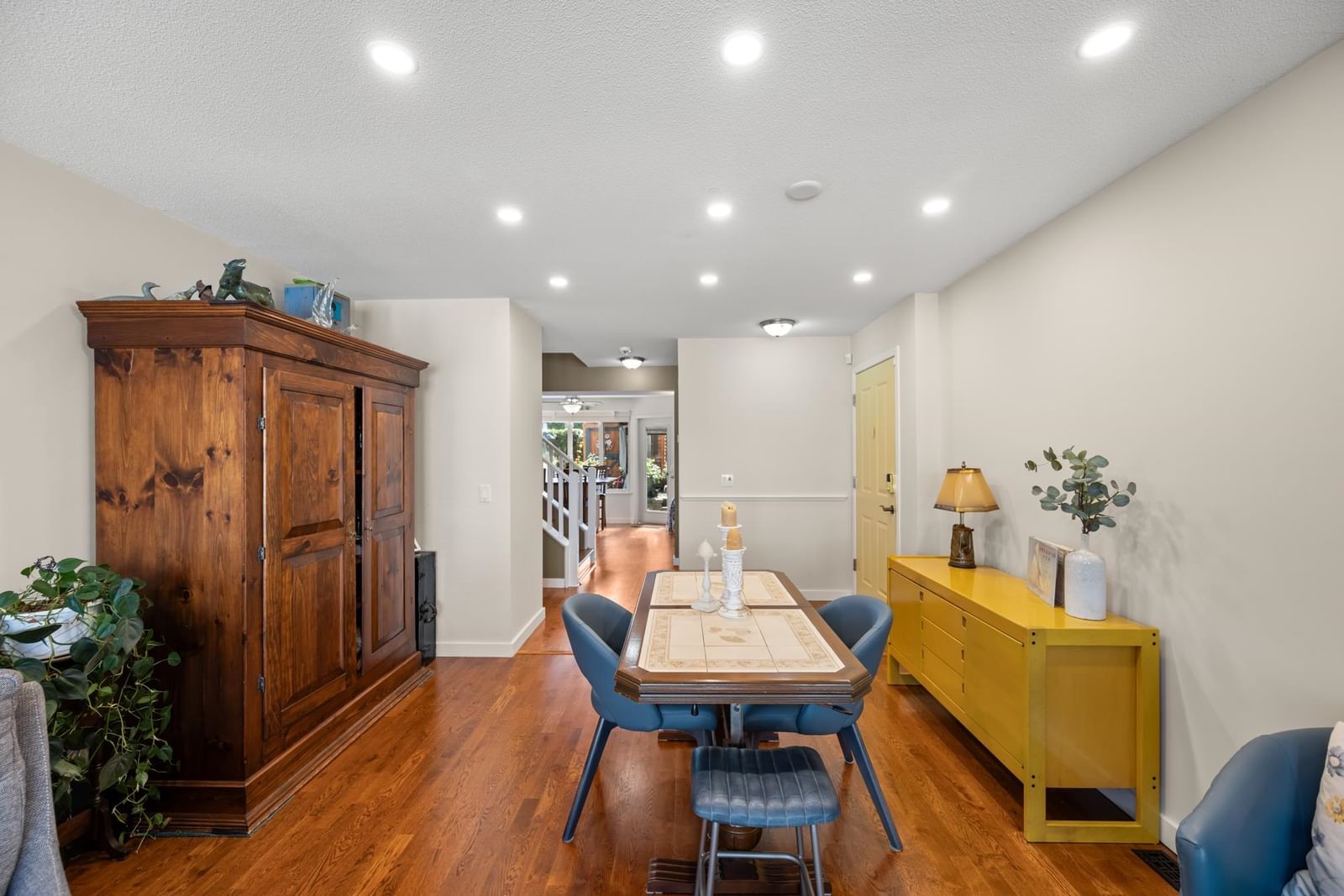 Listing Image 9