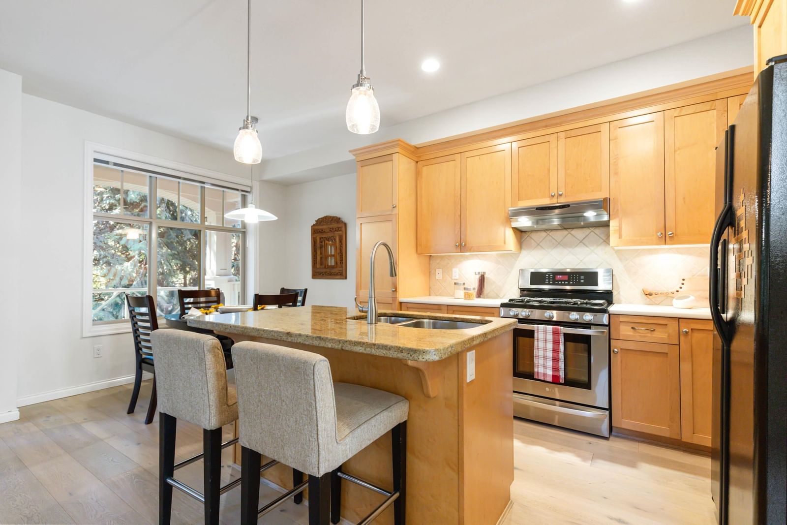 Listing Image 11
