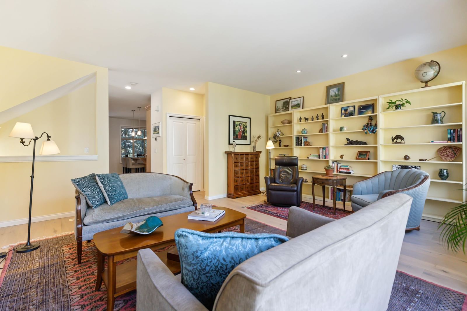 Listing Image 8