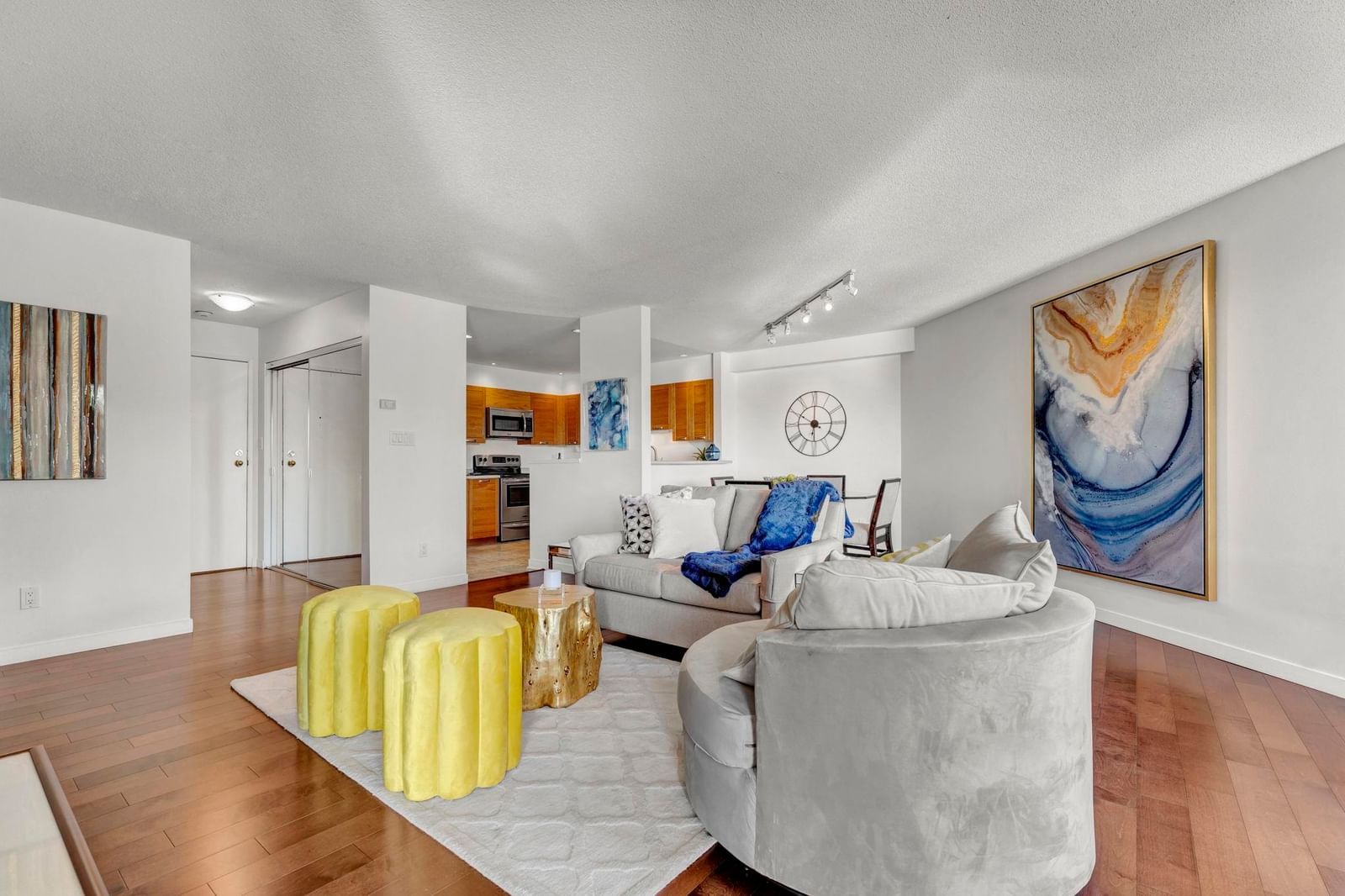 Listing Image 6