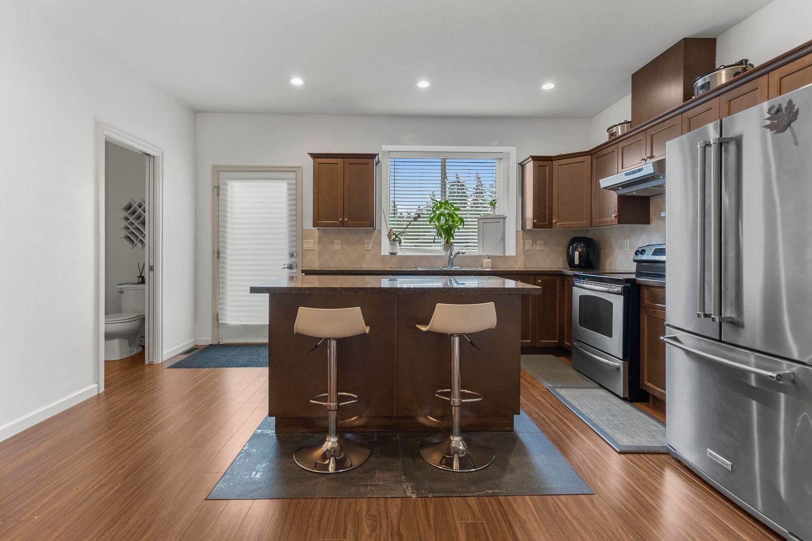 Listing Image 11