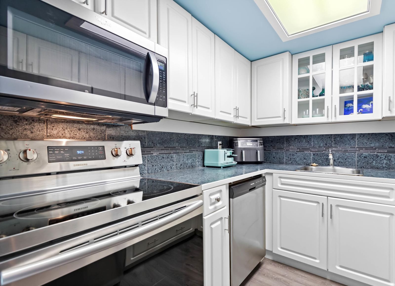Listing Image 15