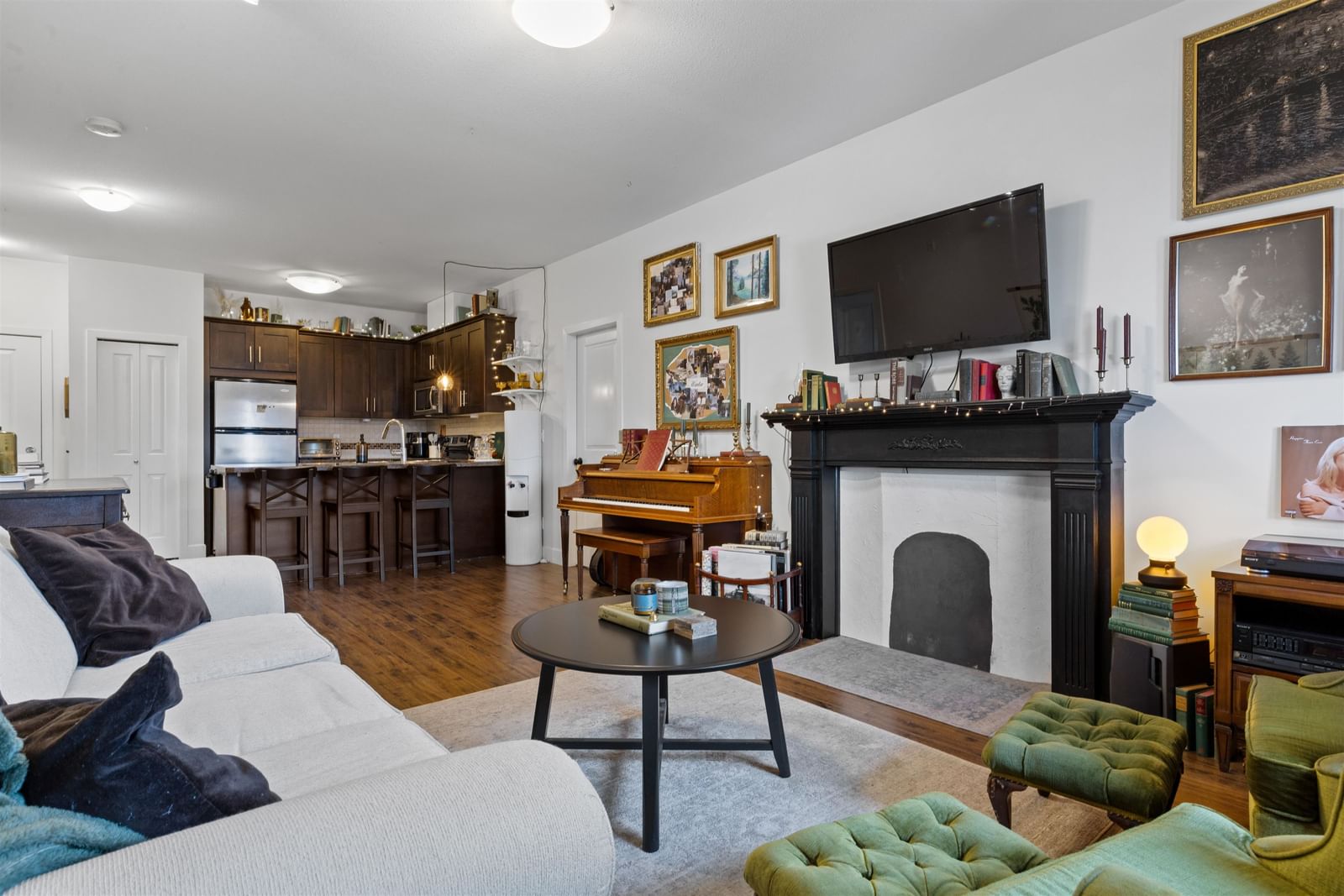 Listing Image 11