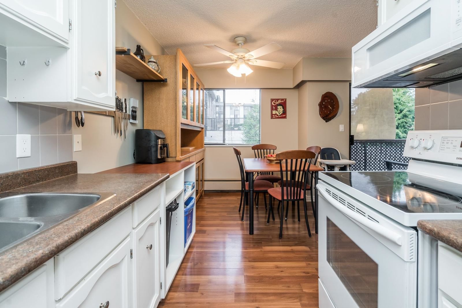 Listing Image 11