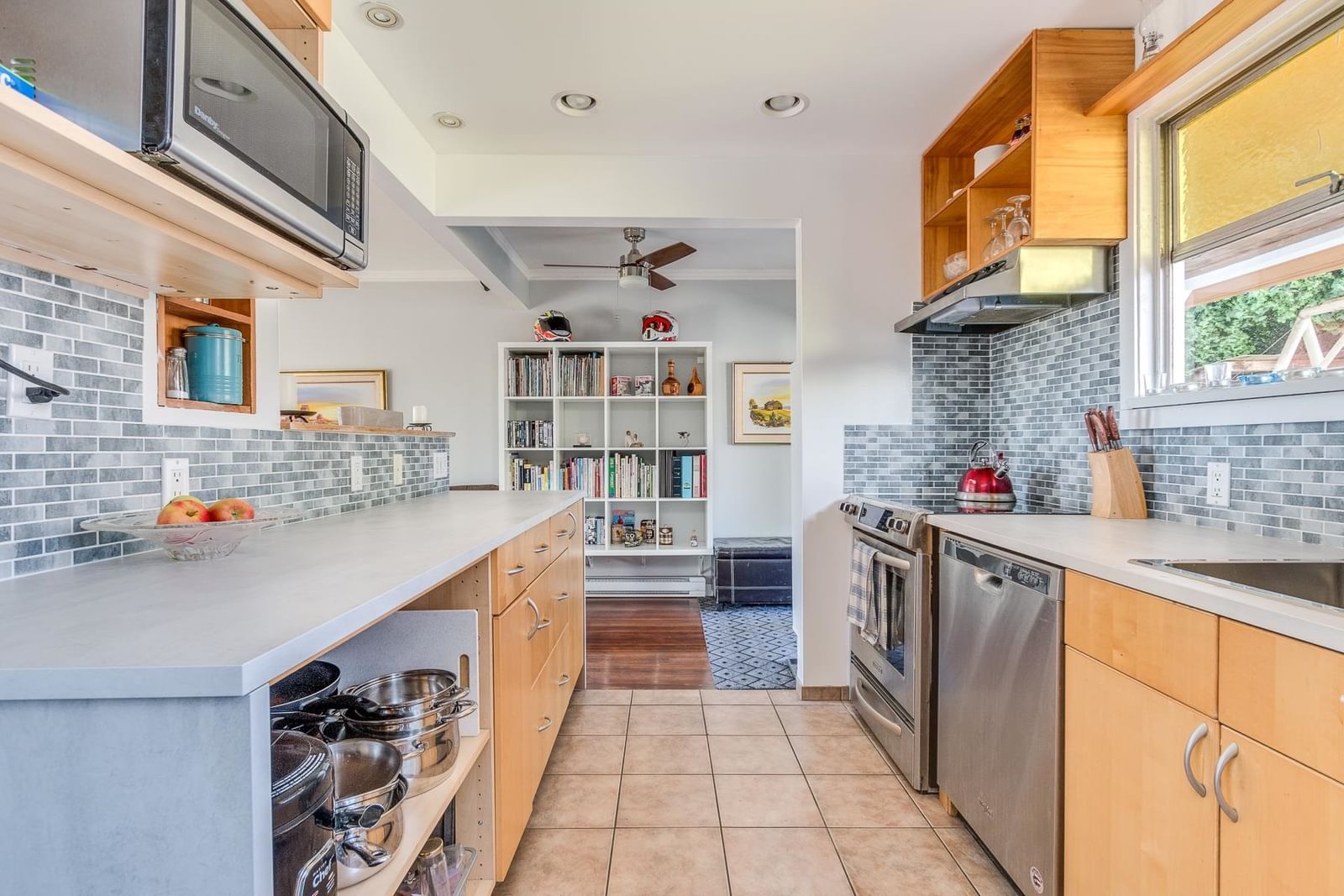 Listing Image 10