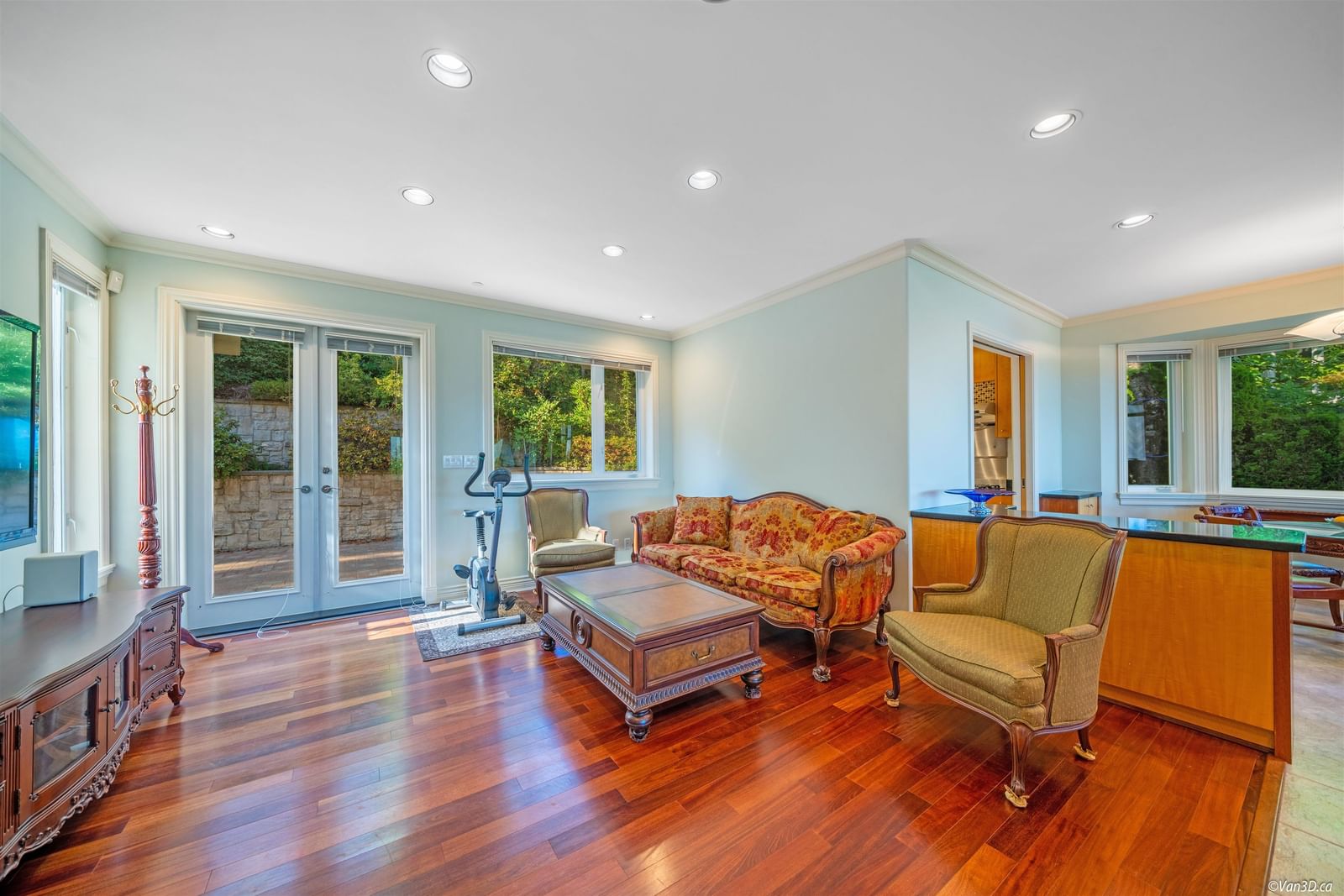 Listing Image 11