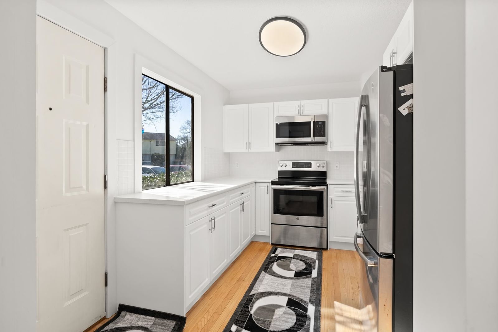 Listing Image 5