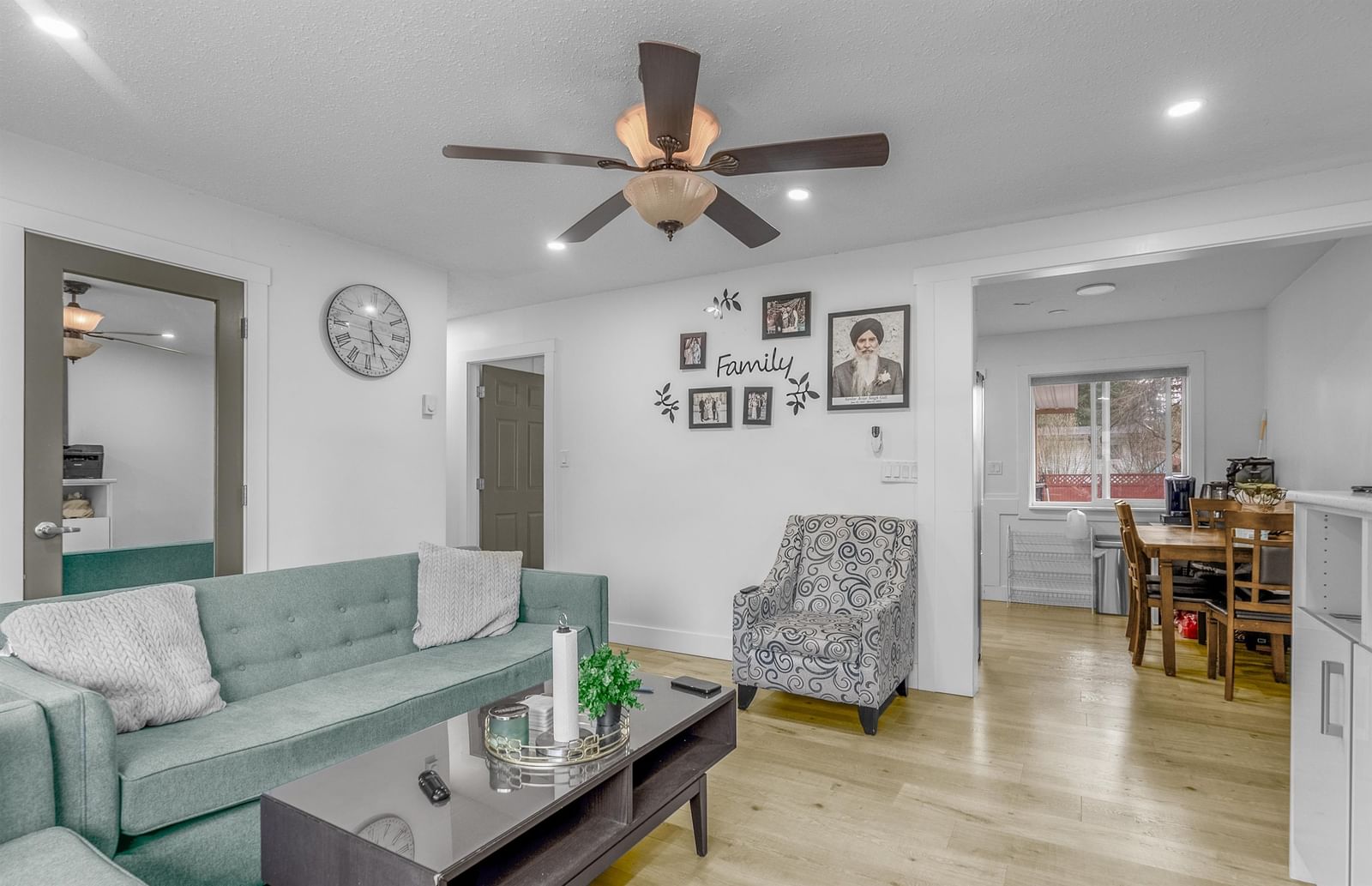 Listing Image 9