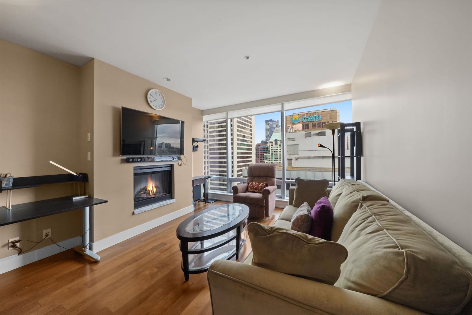 Listing Image 9