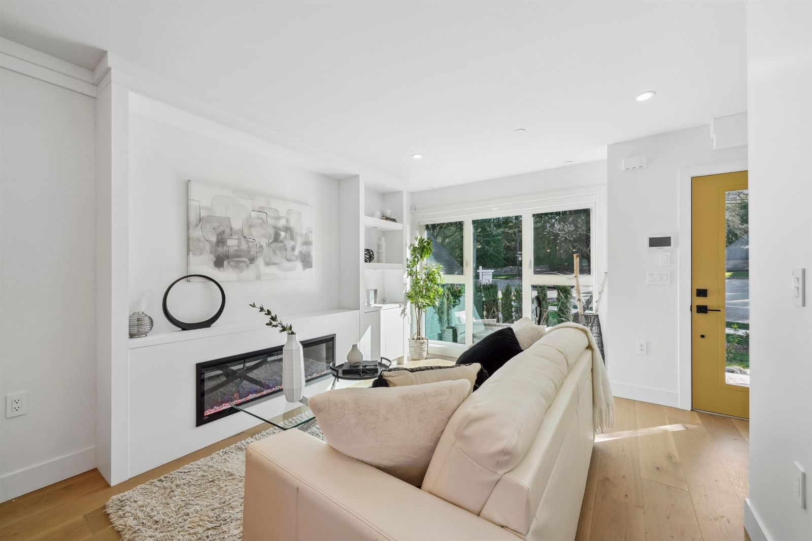 Listing Image 3