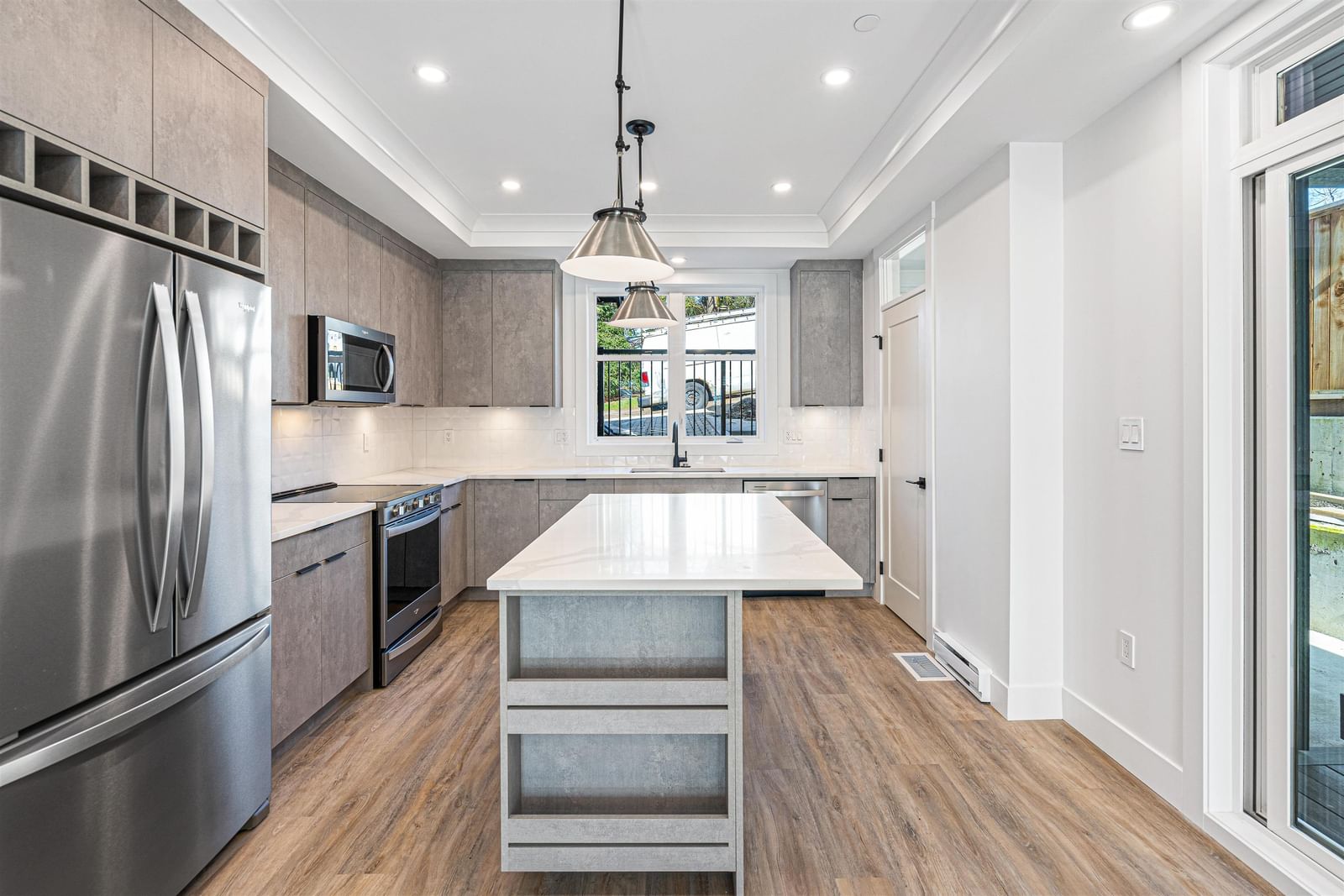Listing Image 11
