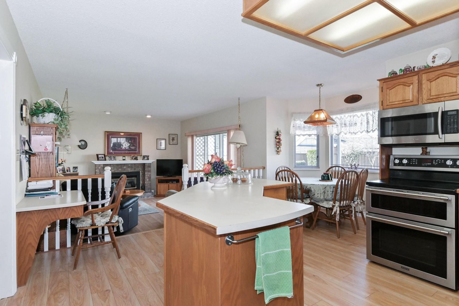 Listing Image 12
