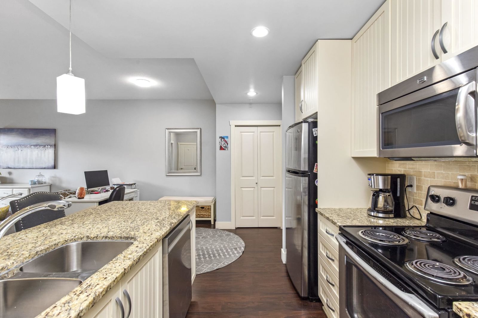 Listing Image 11