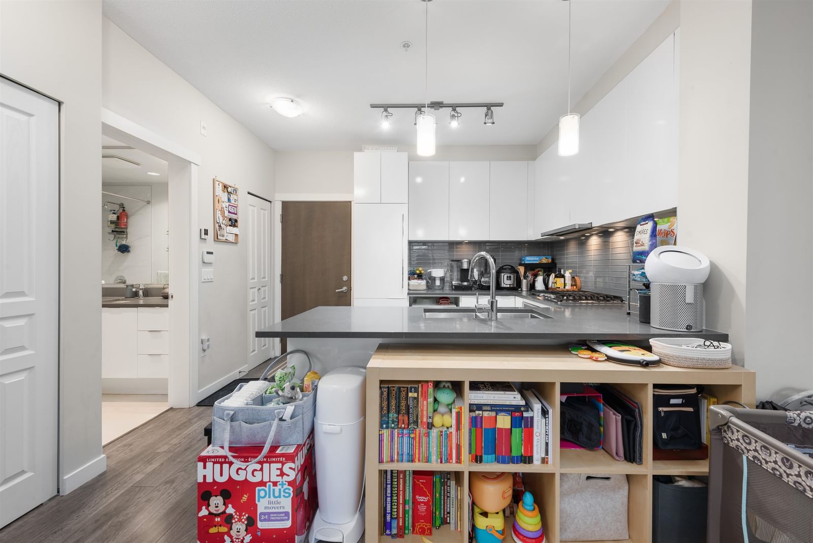 Listing Image 6
