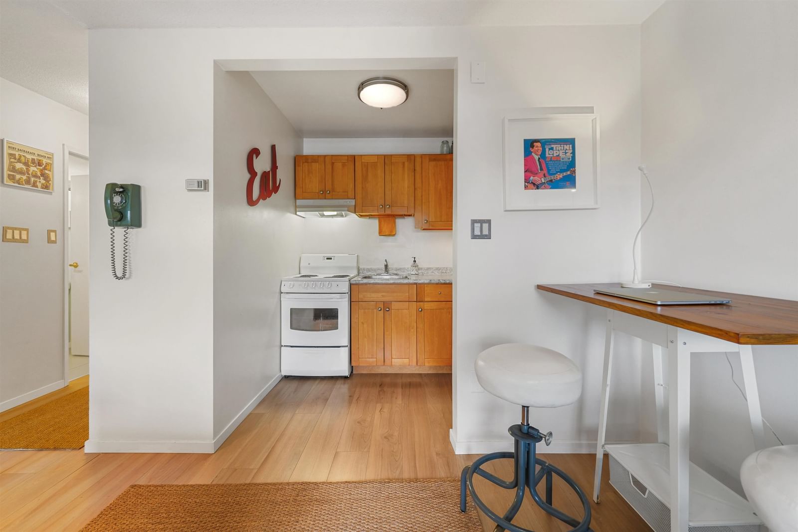 Listing Image 12