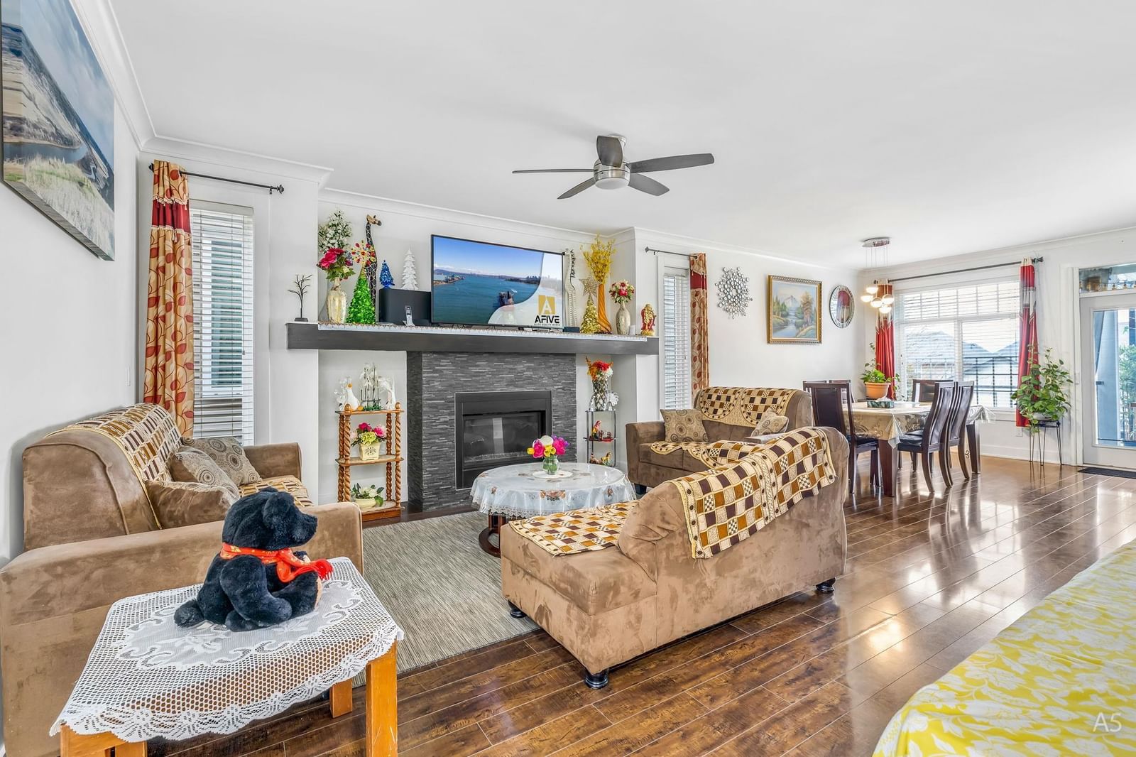 Listing Image 9