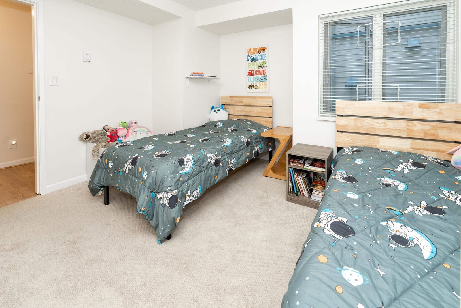 Listing Image 12