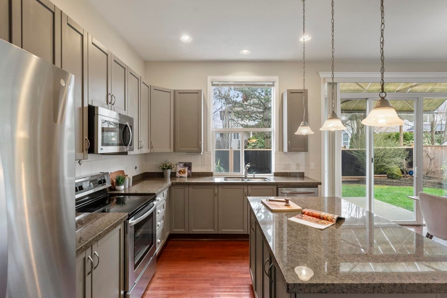 Listing Image 12