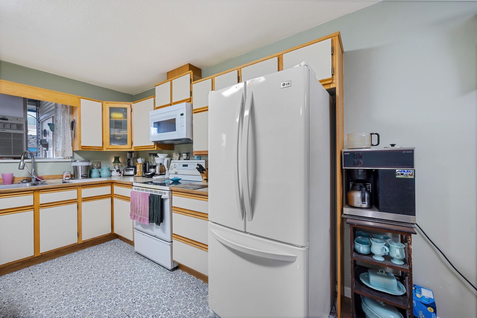 Listing Image 12