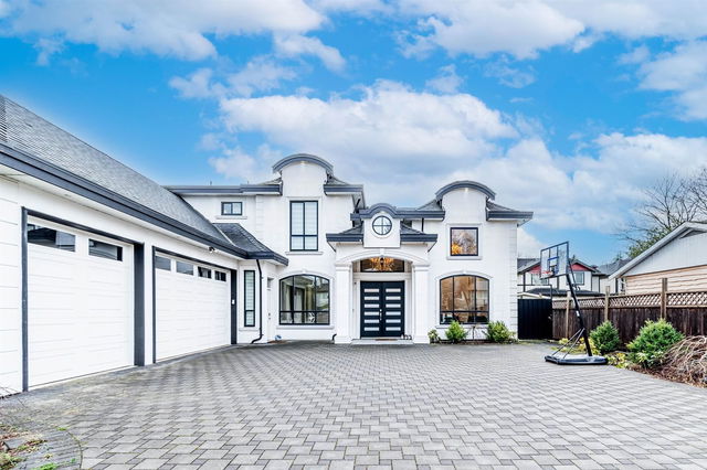 9251 Pinewell Crescent
