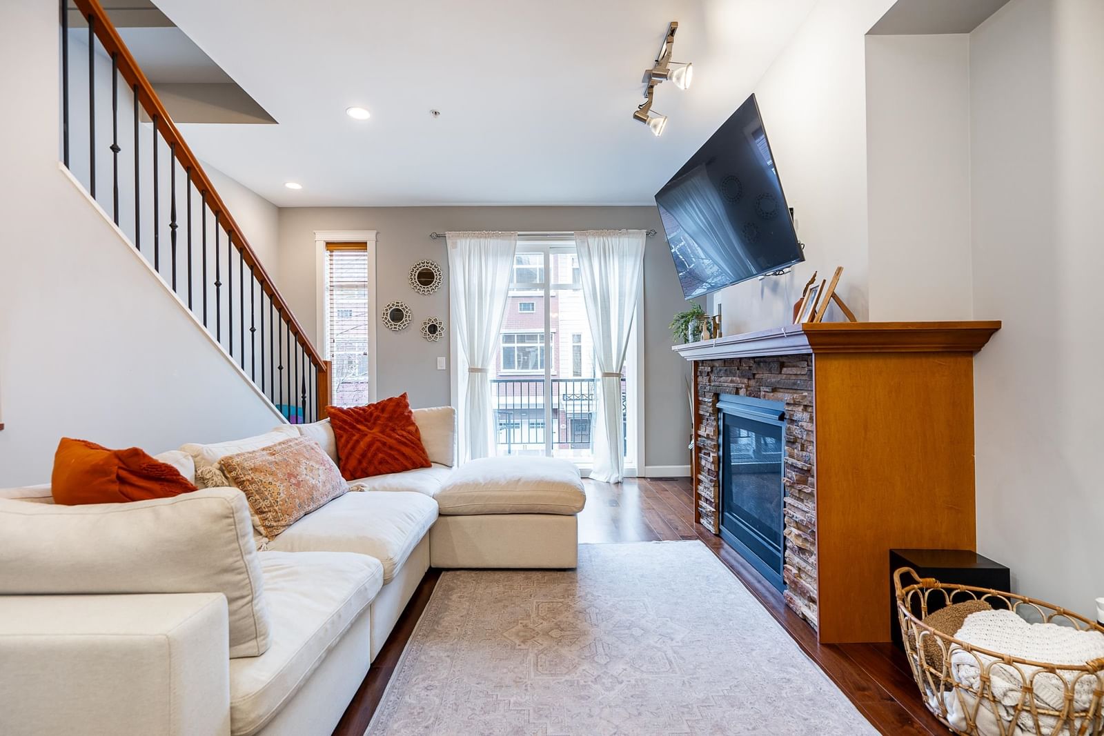 Listing Image 9