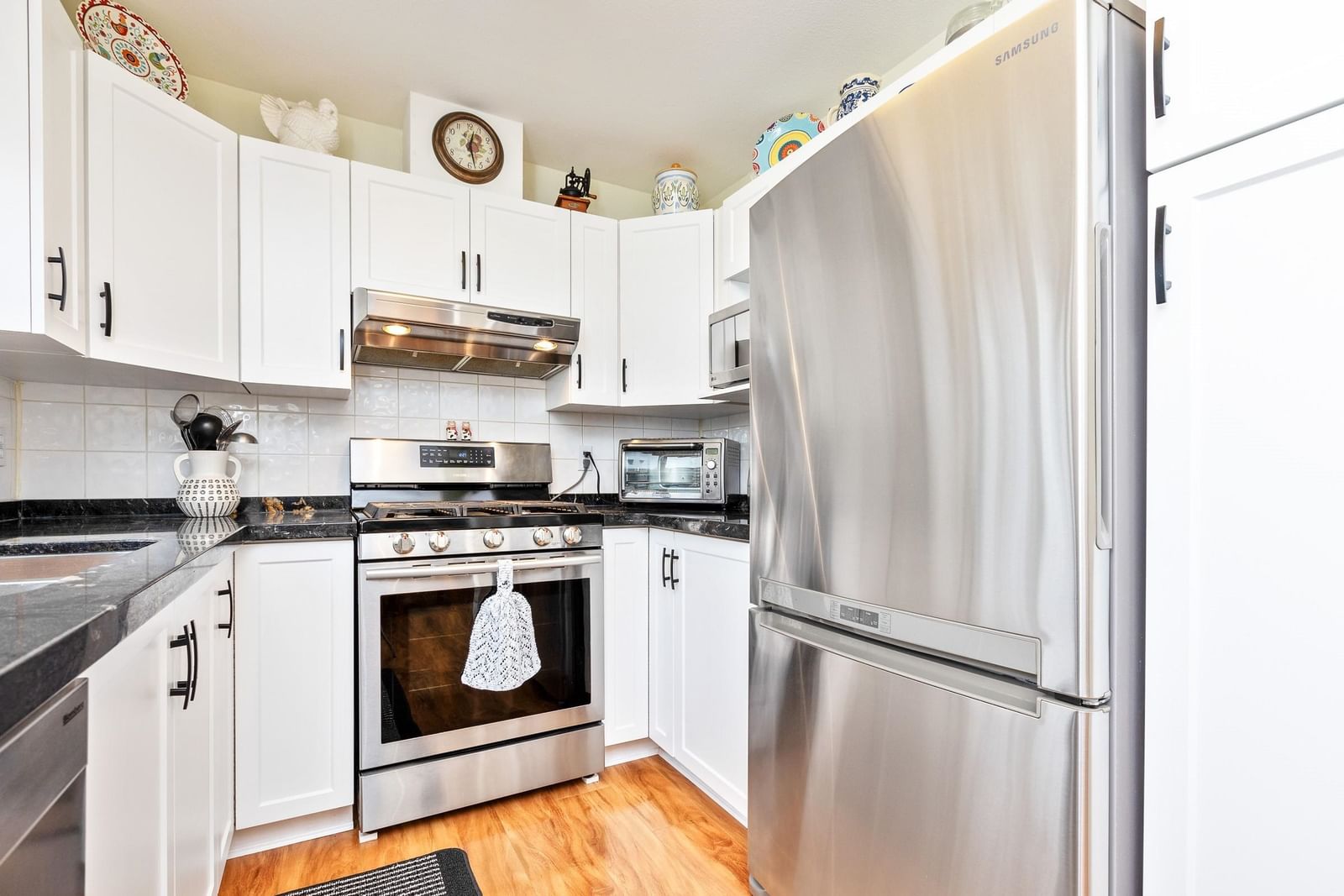 Listing Image 11