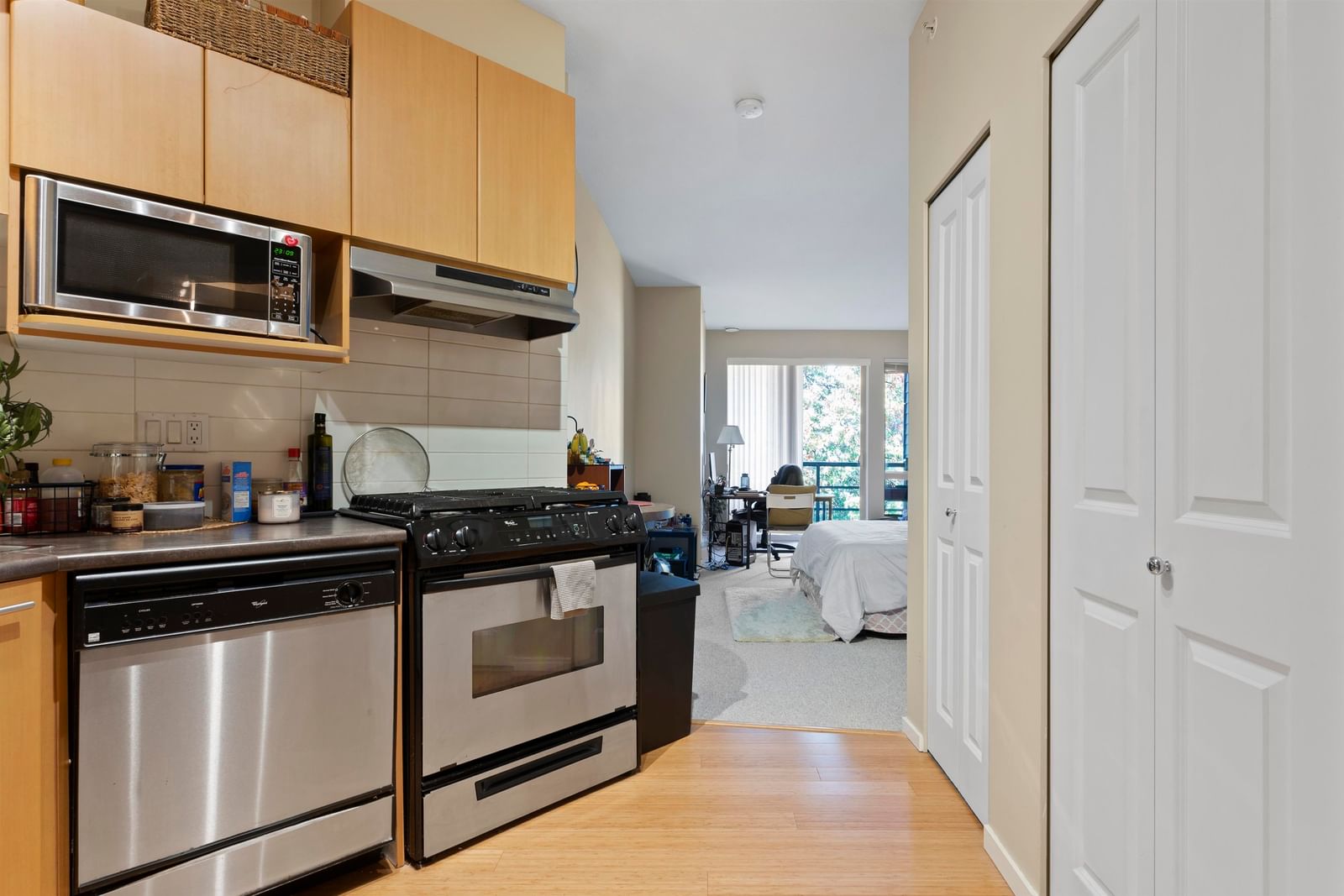 Listing Image 11