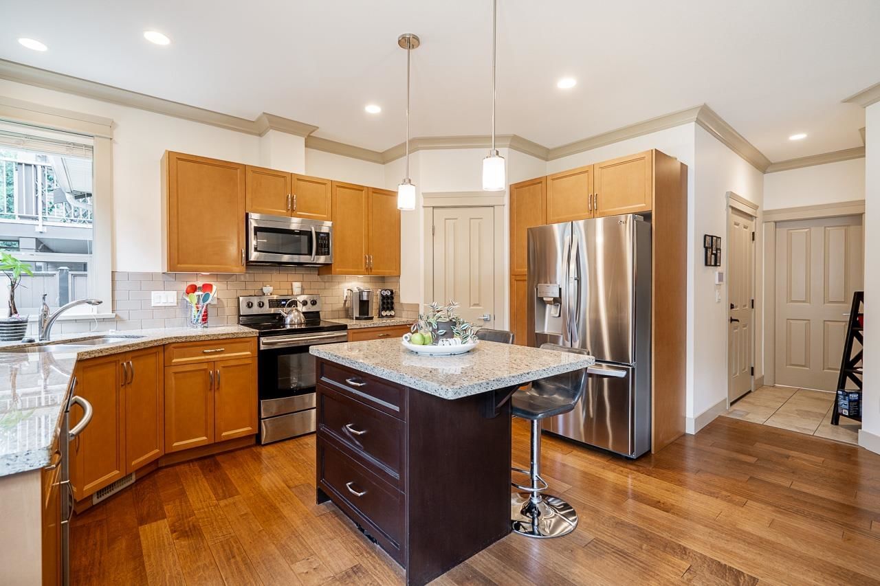 Listing Image 9