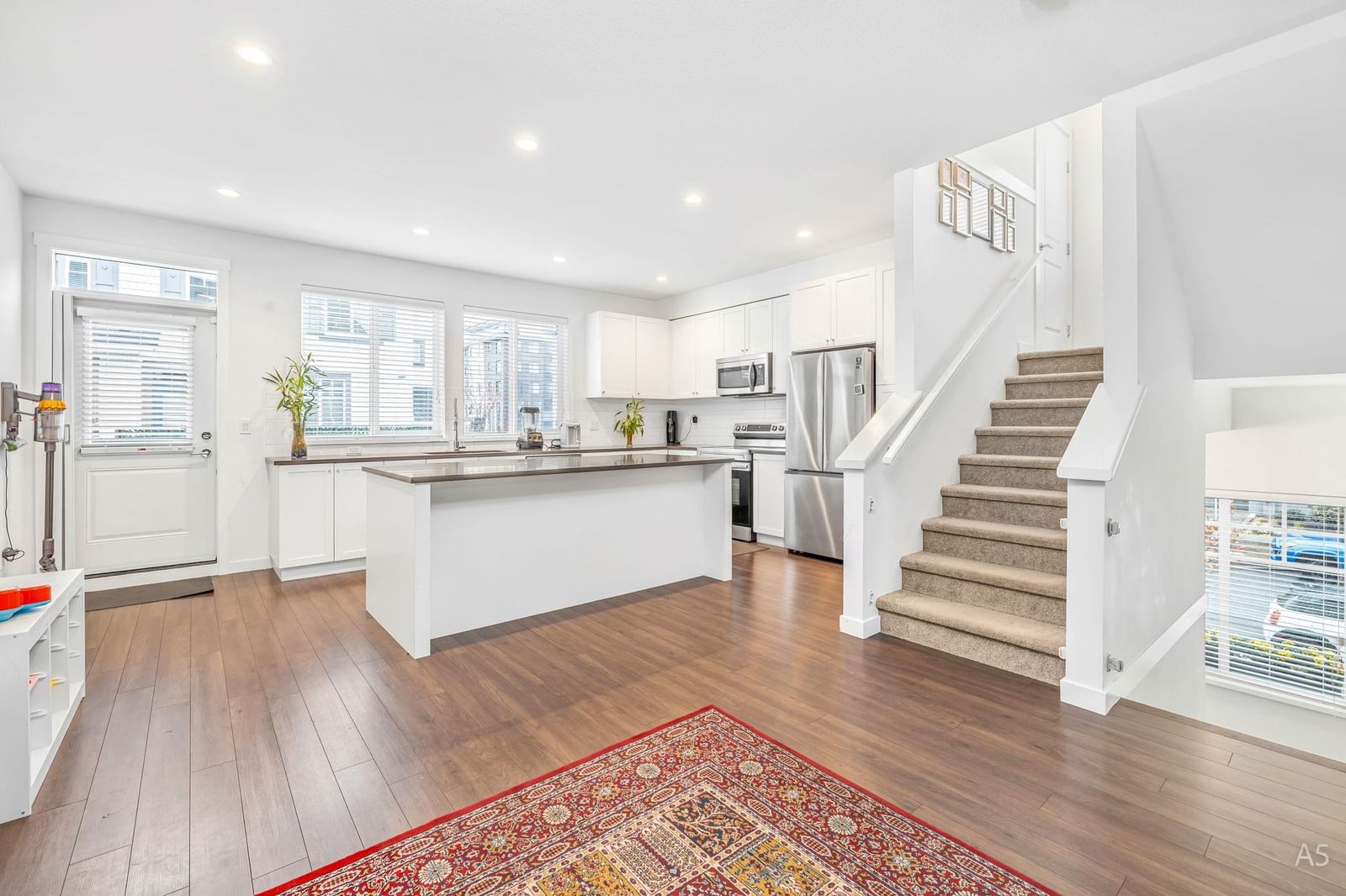 Listing Image 14