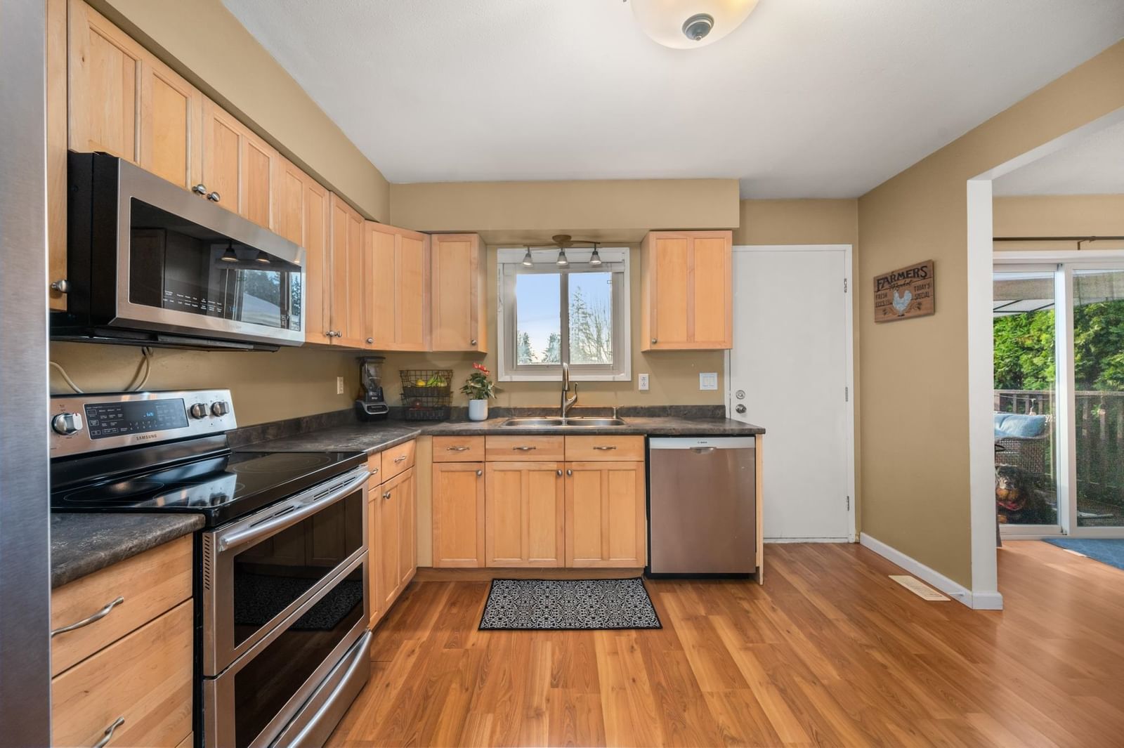 Listing Image 11