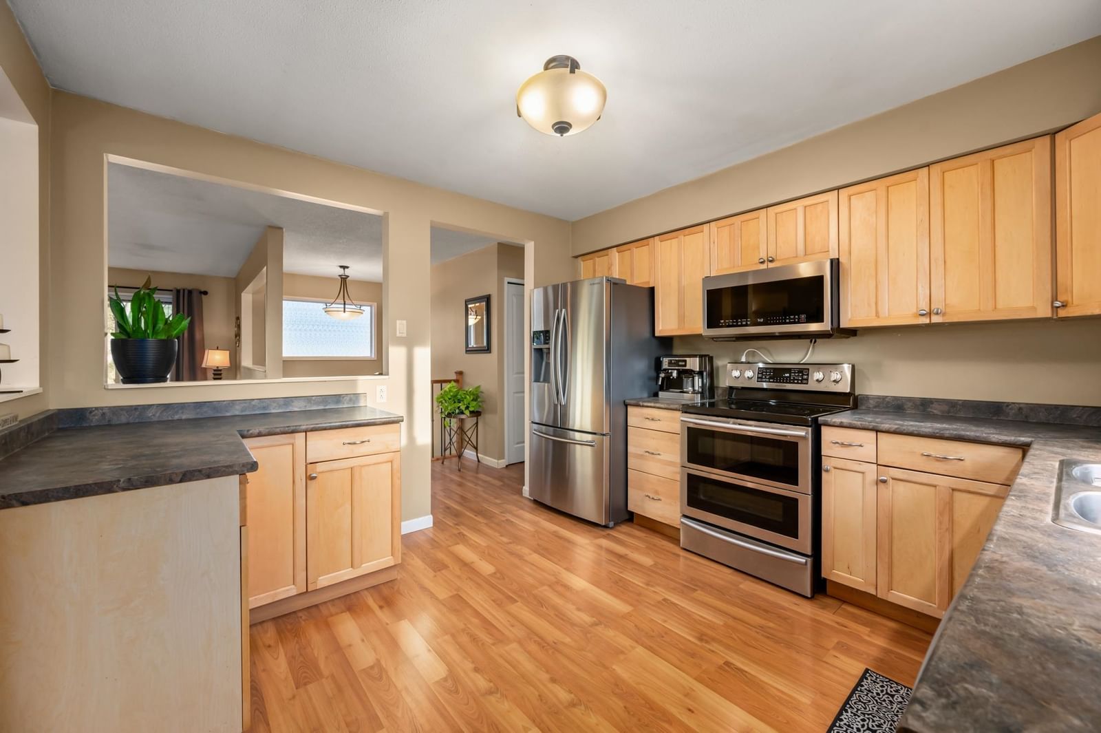 Listing Image 12