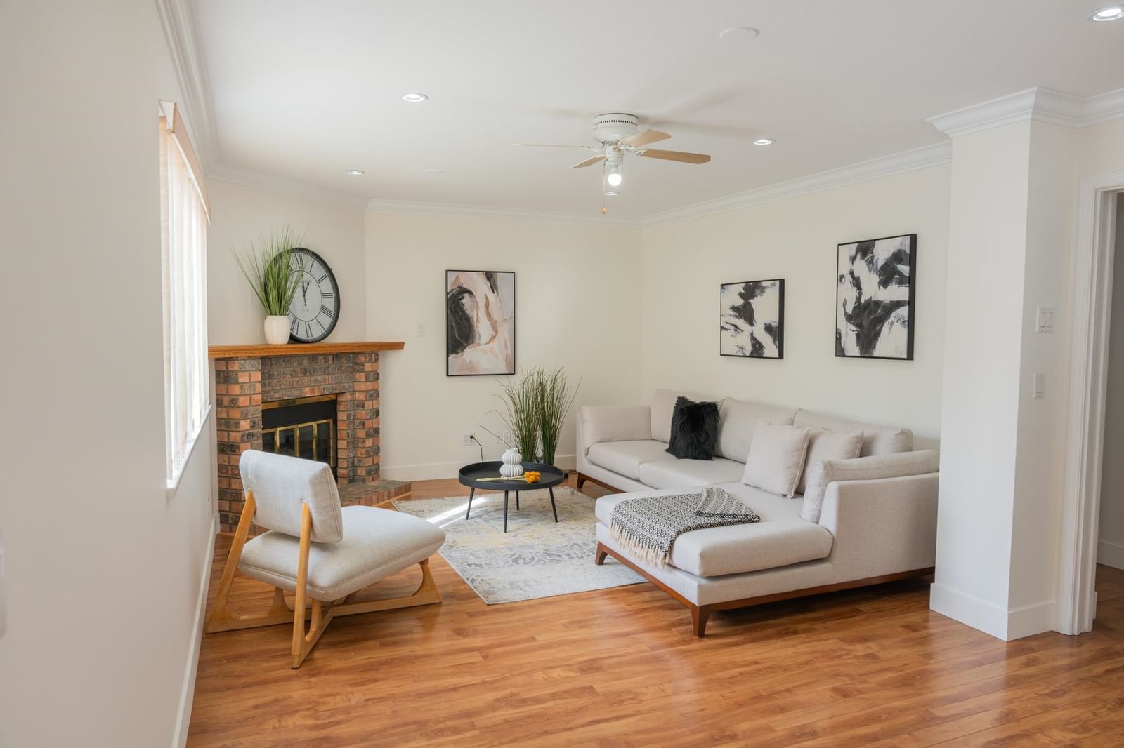 Listing Image 12