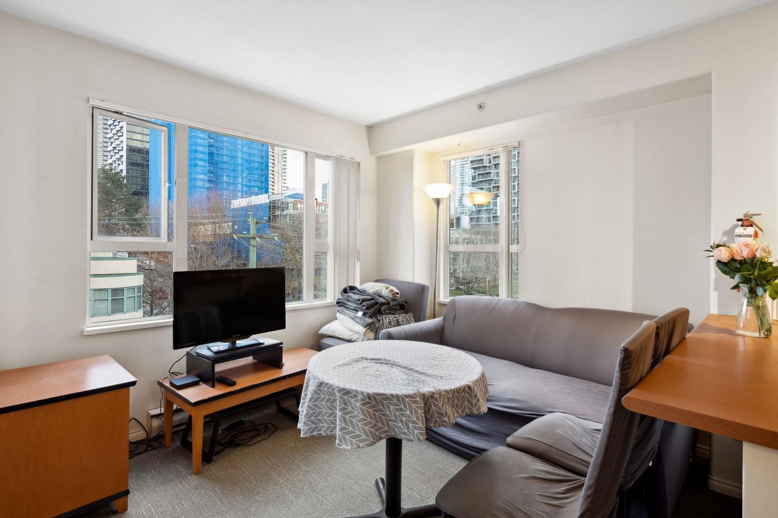 Listing Image 11