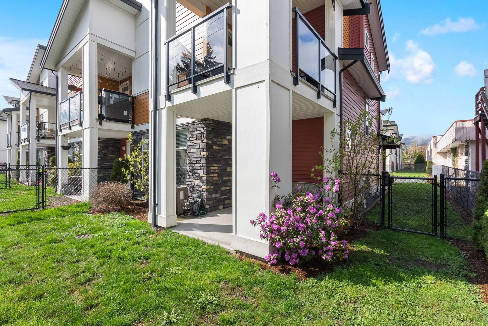 Listing Image 5