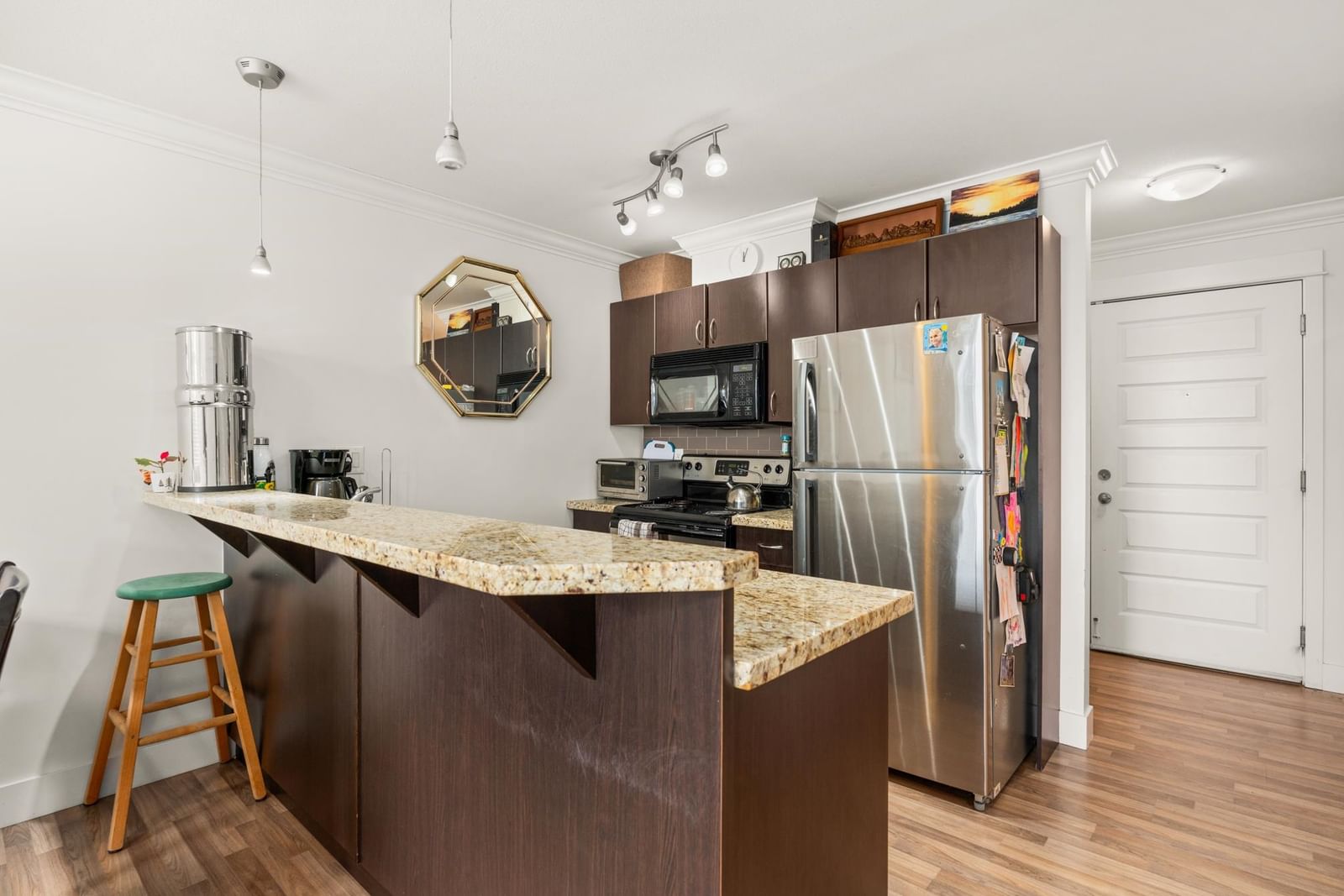 Listing Image 9