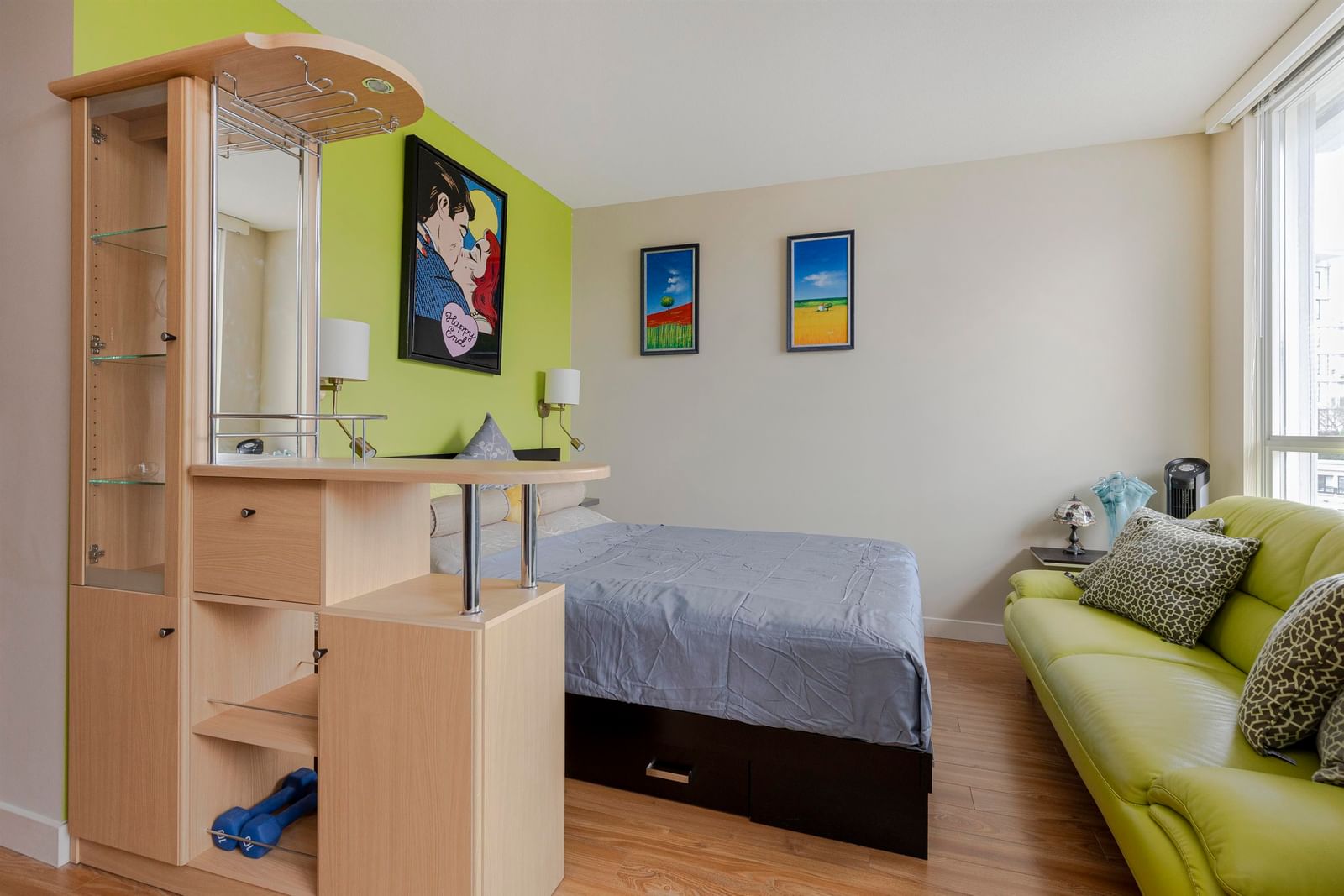 Listing Image 12