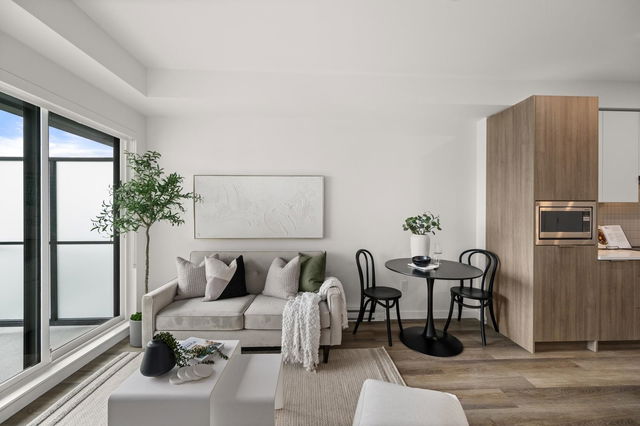512 - 20695 Eastleigh Crescent