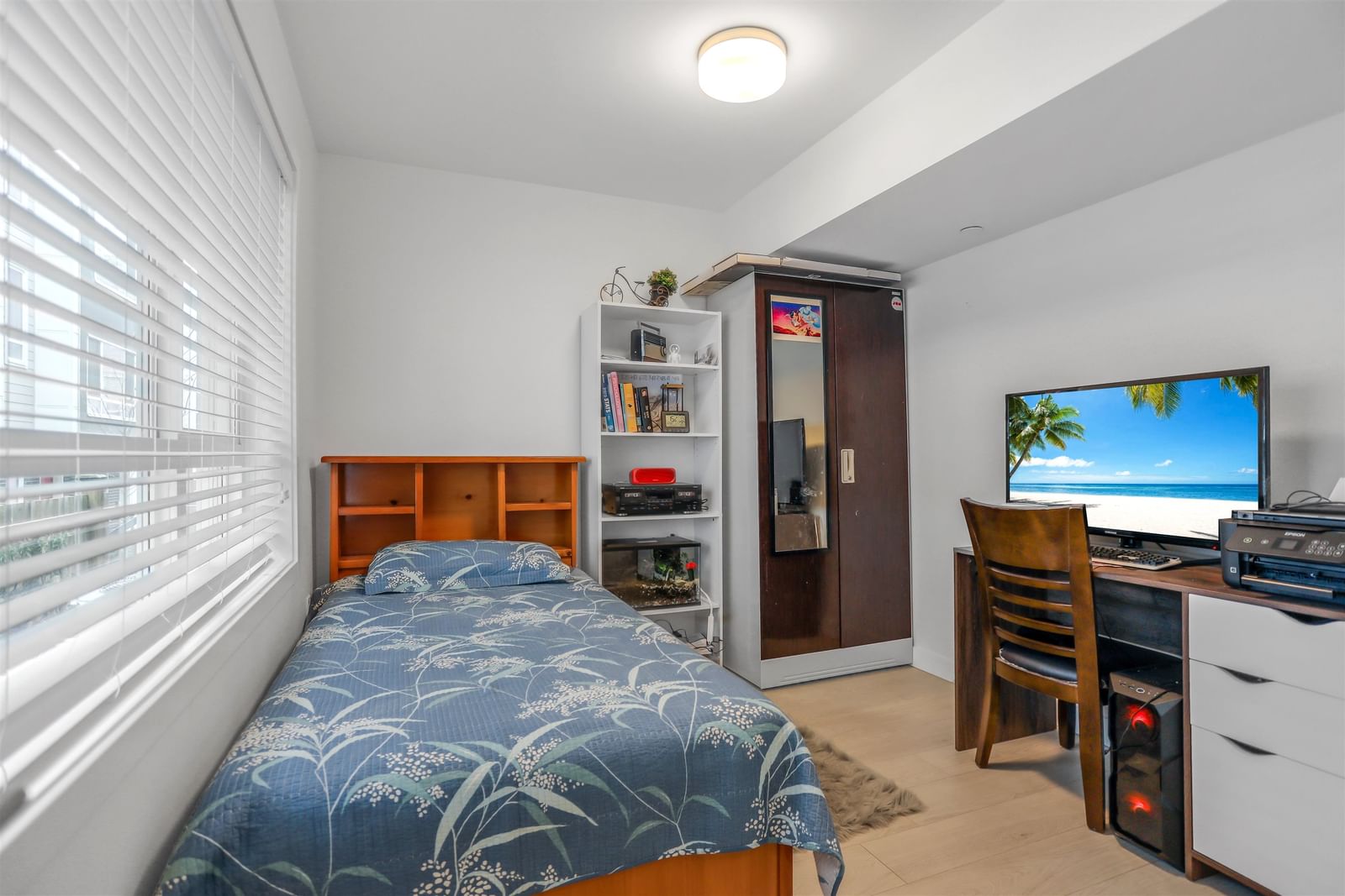 Listing Image 12