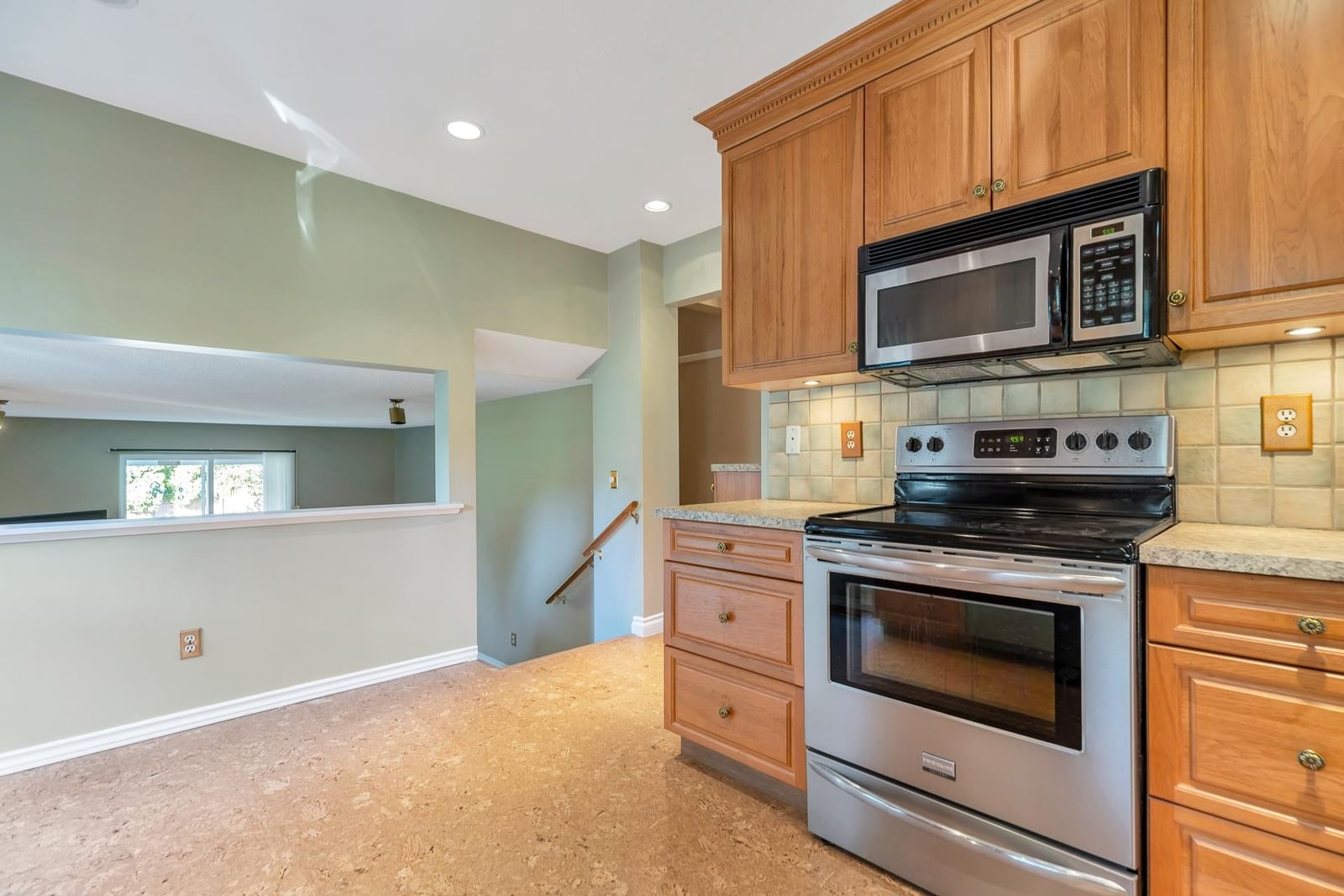 Listing Image 10