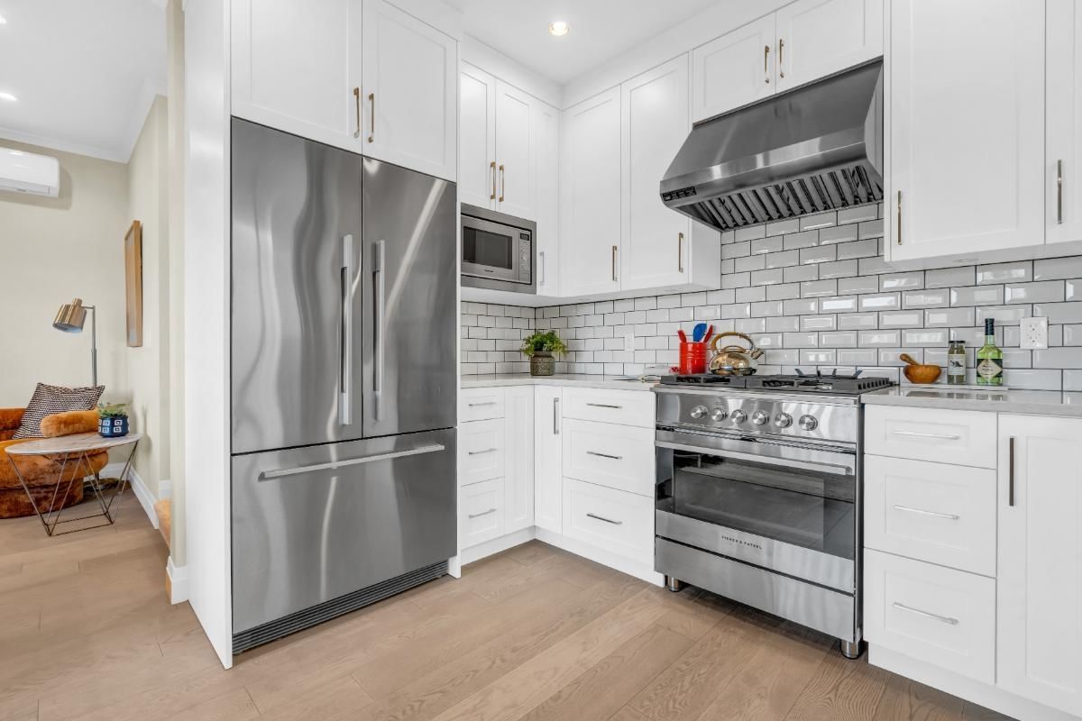 Listing Image 11