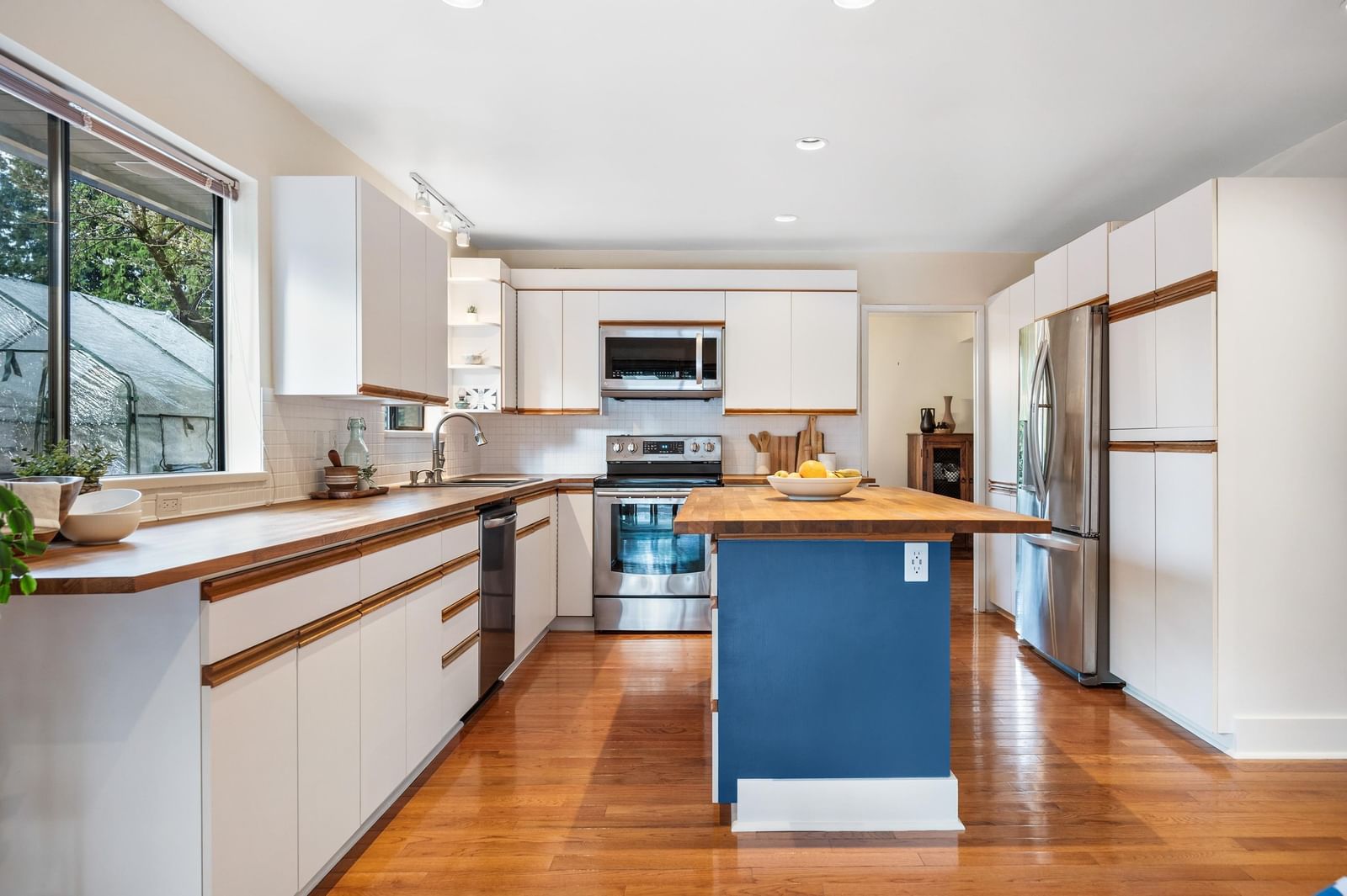 Listing Image 10
