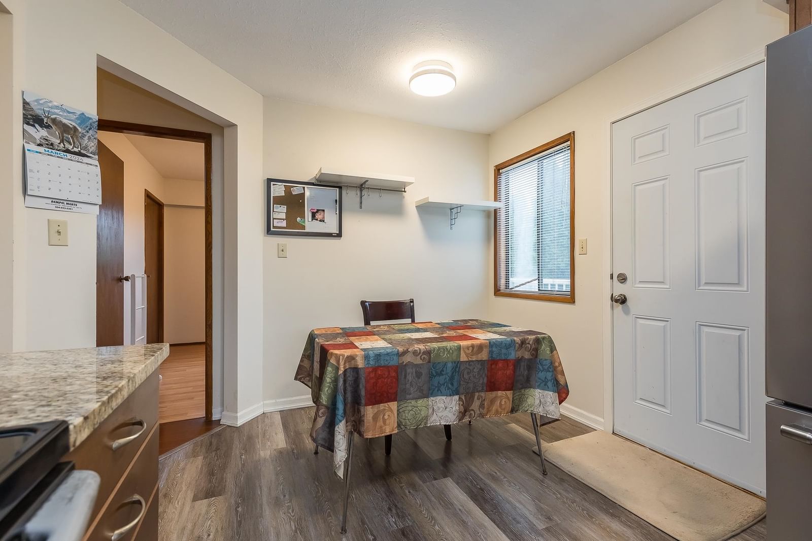Listing Image 9