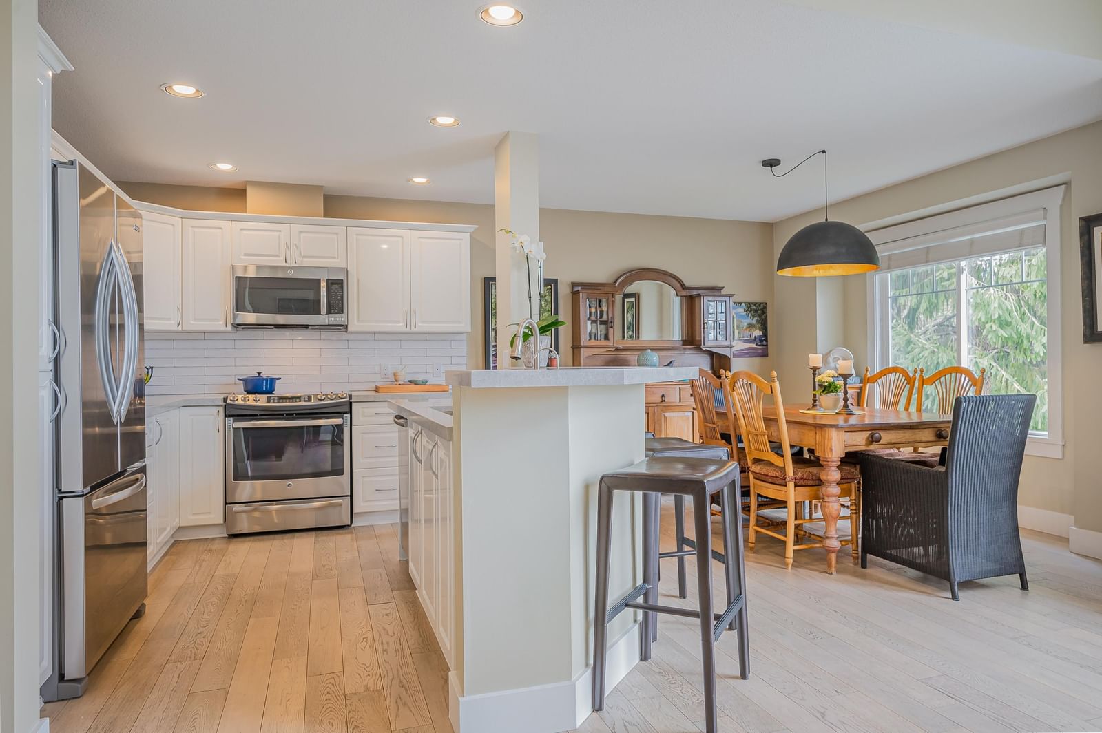 Listing Image 10