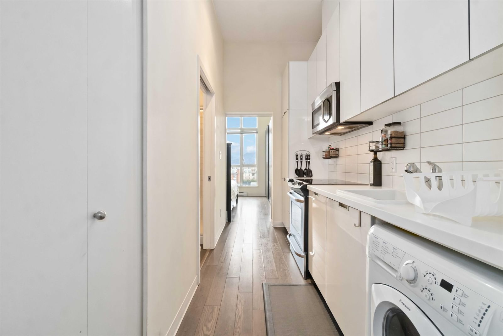 Listing Image 9