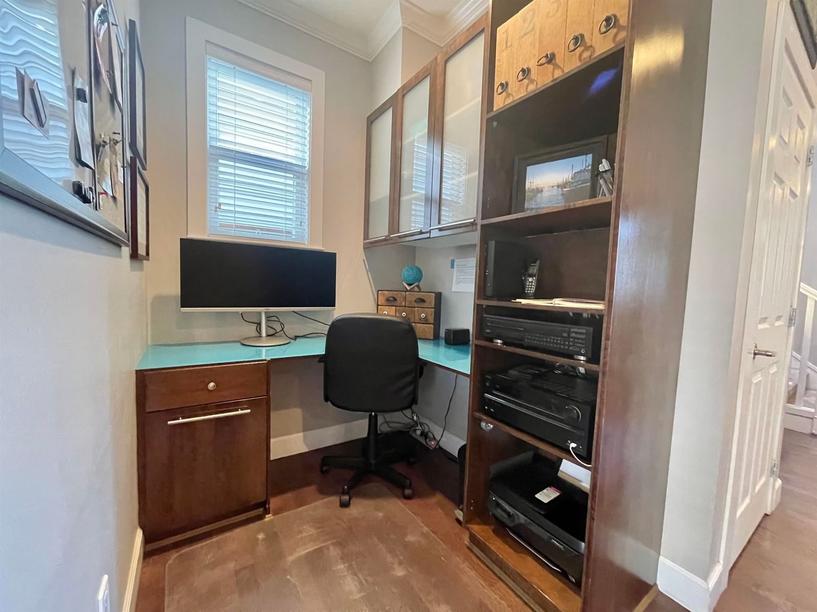 Listing Image 10